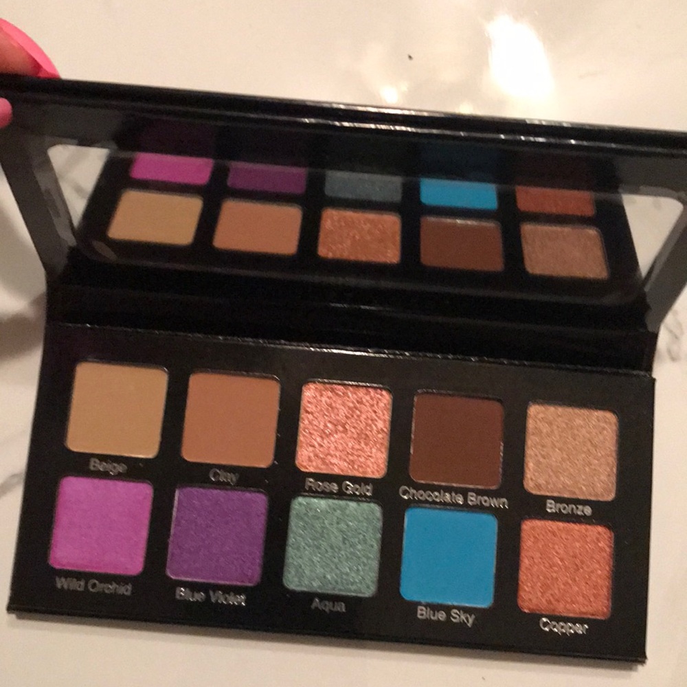 Essentials 2 Violet Voss